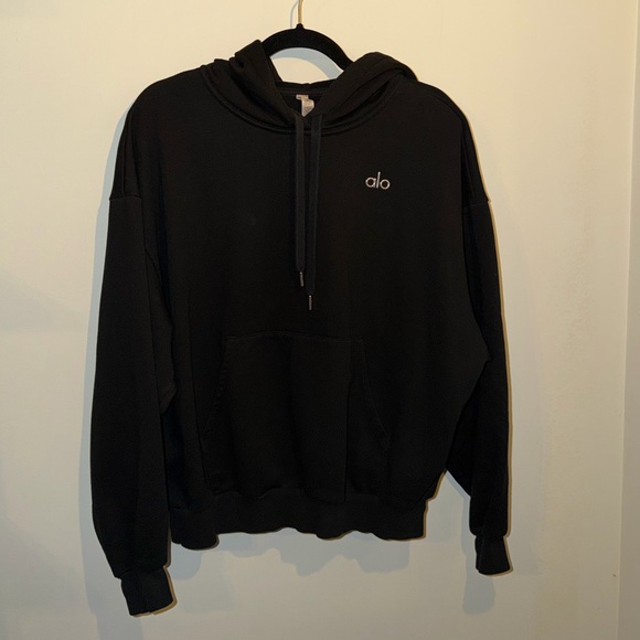 ALO Yoga Tops - Alo black accolade hoodie